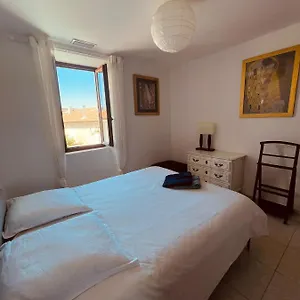 Location Type T2 – – 4 Couchages Marseille